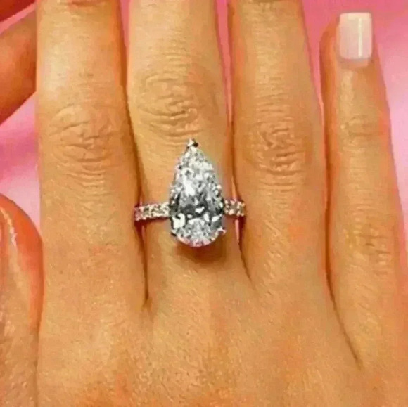 Jewelry - New Silver Pear Cut Ring 💍